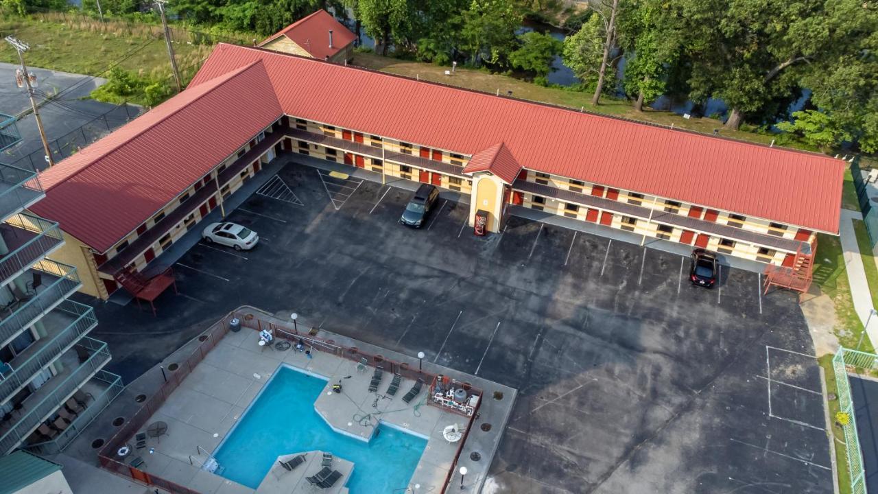 River Place Inn Пиджен-Фордж Экстерьер фото